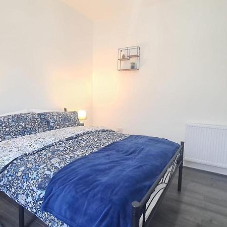 Cosy Room In Manor Park 런던 외부 사진
