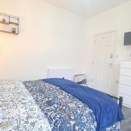 Cosy Room In Manor Park 런던 외부 사진