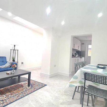 Cosy Room In Manor Park 런던 외부 사진