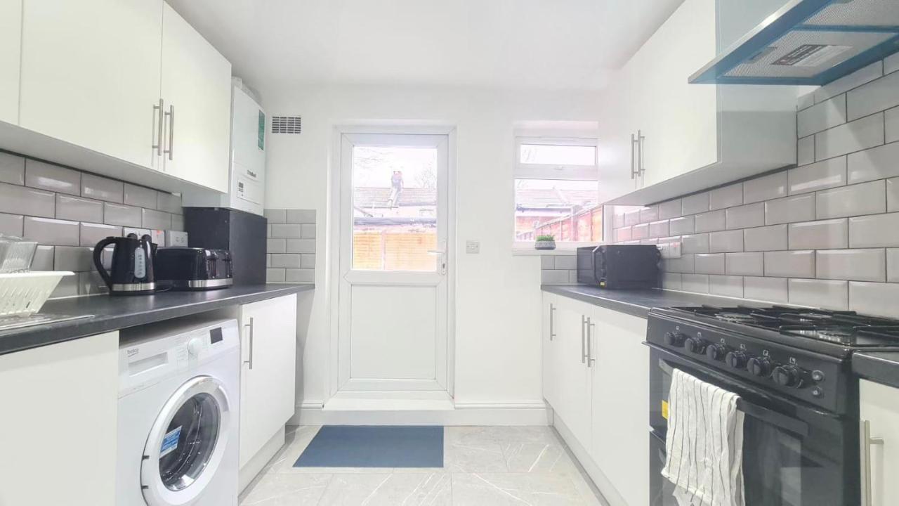 Cosy Room In Manor Park 런던 외부 사진