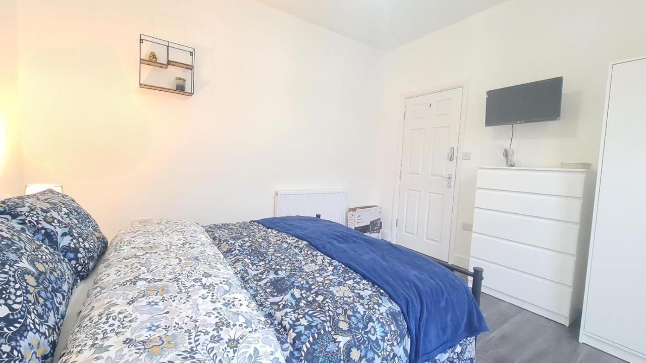 Cosy Room In Manor Park 런던 외부 사진