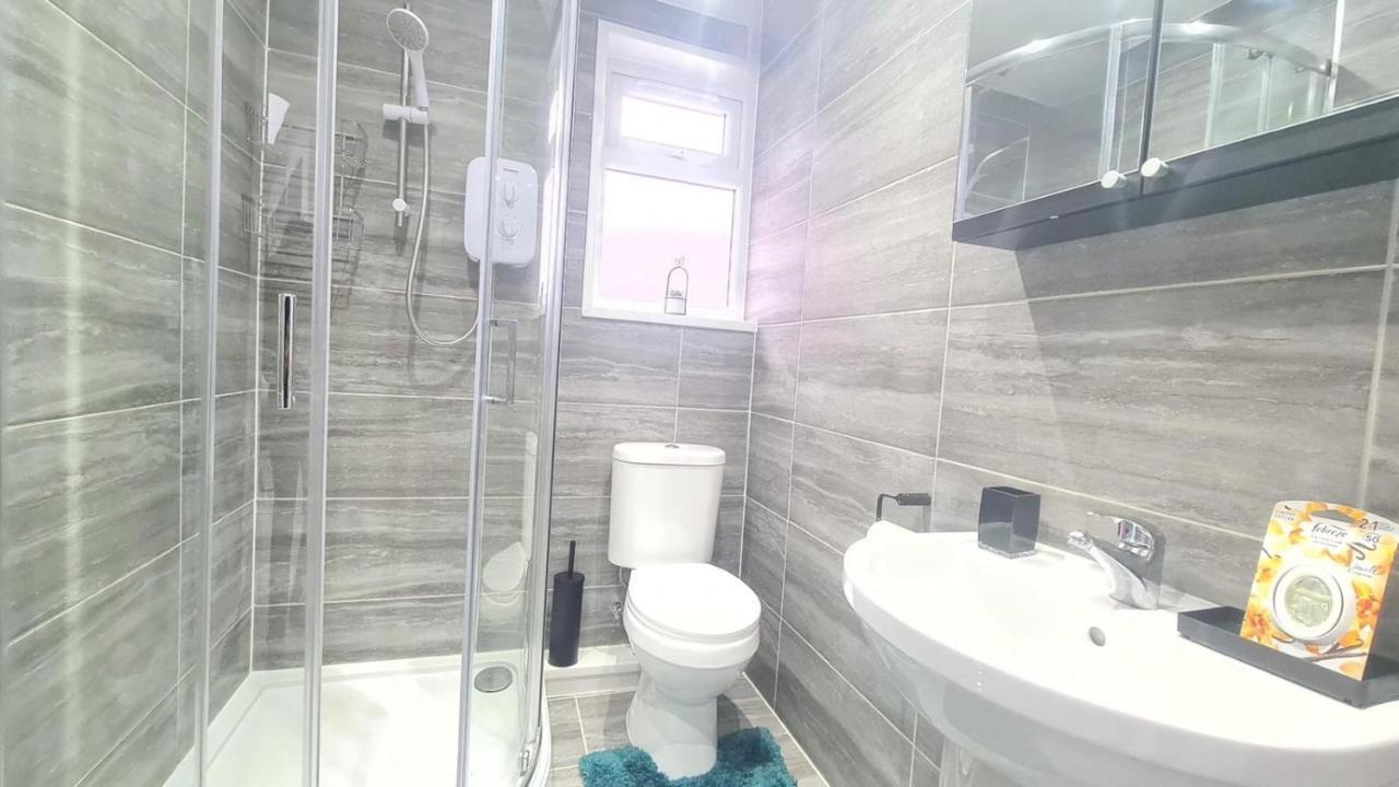 Cosy Room In Manor Park 런던 외부 사진